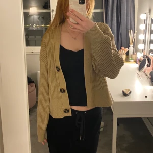 Cardigan - Säljer denna kofta från H&M, storlek S💖 100 kr + frakt💖