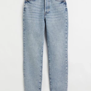 High mom ankle jeans - Köptes för ett halvår sedan för 299, helt nytt skick aldrig andvänts säljer för 200kr. Kontakta för bilder.