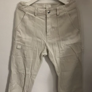 Cargobyxor dam  - Cargobyxor dam oanvända storlek 40, från H&M