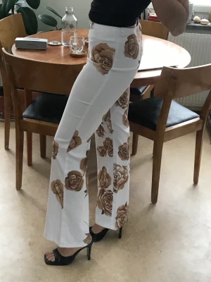 90s flarepants - Drömmiga vintage flarepants med otrolig passform! Säljer på grund av att de inte kommer till användning längre💌