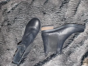 Stövletter läder - Jättefins stövletter i läder. Sparsamt använda. 