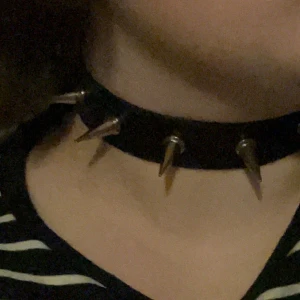 Nit choker - Nitchoker!  Notera att frakten i annonsen stämmer ej, TRYCK EJ PÅ KÖP NU! Kontakta mig vid intresse🫶🏻