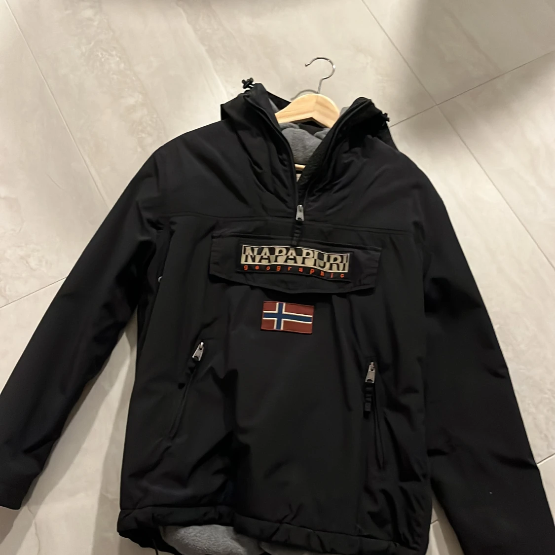 Napapijri jacka till salu
