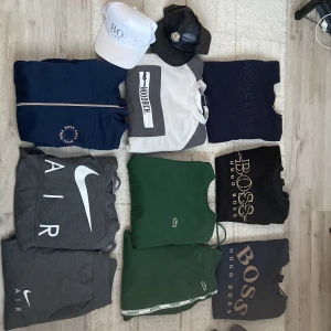 Kläder , Nike hoodrich, Lacoste,Hugo boss, moncler och kepsar - Helt nya kläder förutom moncler kepsen. 2 olika dressar ena dressen är Lacoste den andra är Nike dress!