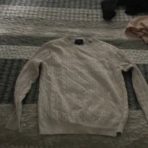 Tröja - En väldig fin tröja är inte tun eller tjock den är lagom varm