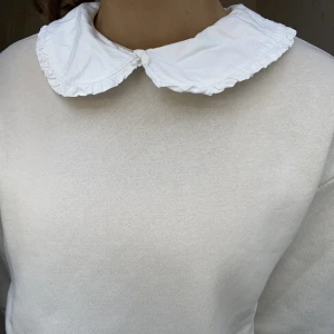 Collegetröja med krage - Så snygg!! Tyvärr får jag ingen användning av den, därav i ett superskick 🤩🤩 Strl Xs men passar även en S och möjligtvis en M:)