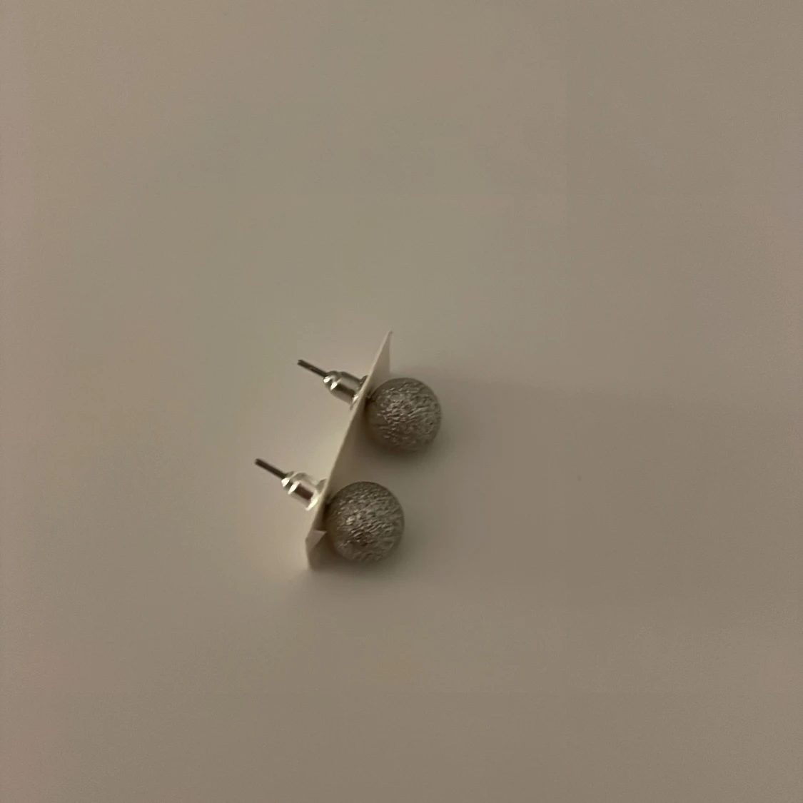 silver glittriga örhängen  - 90