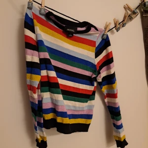 Long sleeve shirt - Long sleeve colorful lightly knitted shirt. Looks even cooler underneath a oversized t-shirt! 