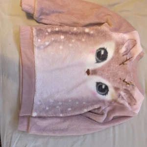 Barntröja - En tjock tröja till 4-5 åringar som har jätteskönt tyg som håller en varm