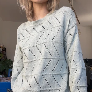 Pastellgrön tröja - Strl L men sitter såhär på mig som bär S vanligtvis <3