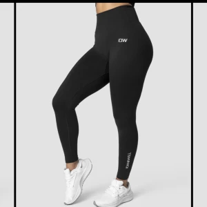ICANIWILL tights  - Säljer mina ICANIWILL tights, de är endast använda ett par gånger och är i nyskick! Säljer pga jag har många tights 🦋