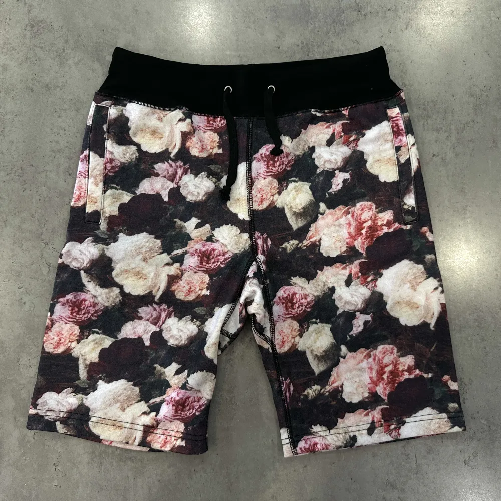 Supreme Flower Shorts Vintage (Äldre än 2010), Väldigt bra skick. Size: M Mjukisshorts . Shorts.