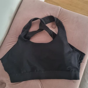 Sportbh  - Från MyProtein  Fel strl aldrig använd. Nypris 249kr
