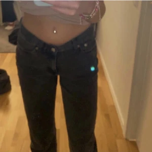 weekday jeans  - skitsnygga lågmidjade jeans använder inte