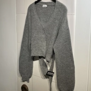 Linn Ahlborg x NAKD kofta  - 50 kr