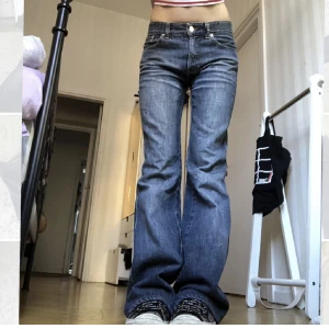 Jeans - Lägger upp igen pga av oseriösa köpare! Jättecoola jeans, min mammas från 80 - talet😍😍😍först till kvarn, fri frakt