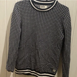 Dobber tröja  - Säljer den här tröjan då den ej kommit till mycket användning 