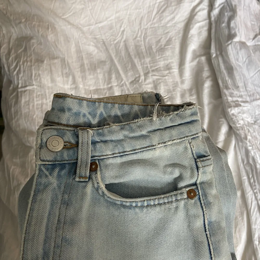 Super fina jeans från weekday, i fint skick! Ord pris: 500kr. Jeans & Byxor.