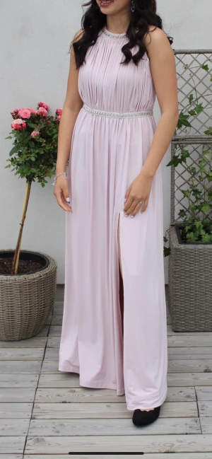 Balklänning - Balklänning, använd 1 gång för 3 år sedan. Slits på sidan, passar mig på 173 cm (med liten klack)