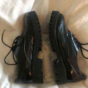 Loafers - Snygga loafers som är köpta på sellpy. Är i storlek 38 men skulle kunna passa 37