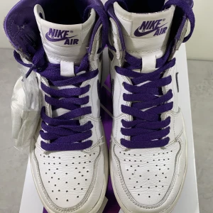 Air Jordan 1 high court purple  - Ett par air jordan 1, inte andvänds mycket och är i ett bra skick 