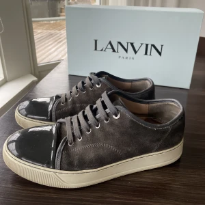 Lavin skor - Hej,   Jag säljer nu mina lavin skor i storlek 41/42. Dessa är i väldigt bra skick.