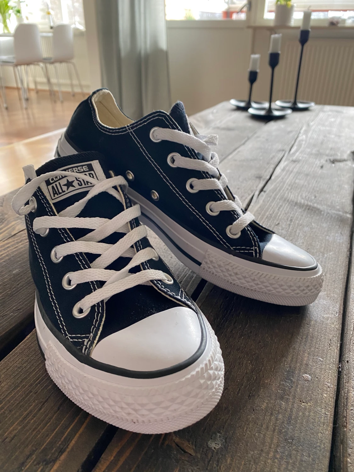 Oanvända Converse