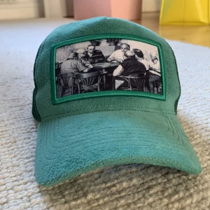 Emelio pendenza keps grön - Emelio pendenza keps i grön färg den är använd i ungefär 1 månad