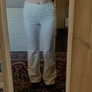 byxor från zara - världens finaste flared typ kostymbyxor ifrån zara som ej kommer till användning 