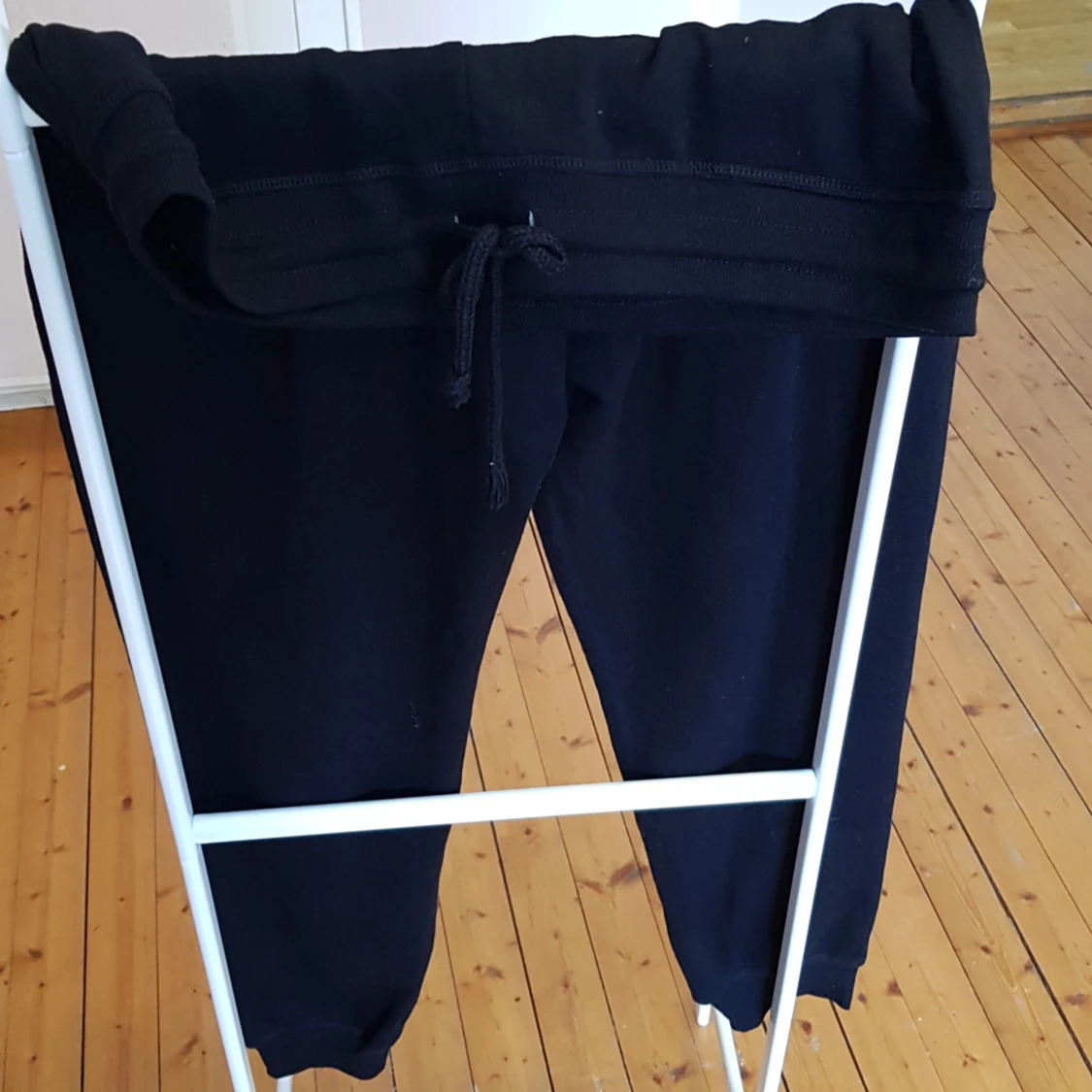 Svart träningsbyxa - 90