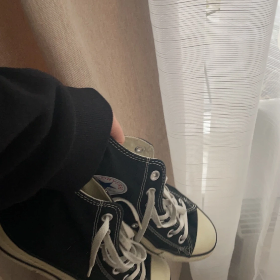 Mörkblå converse