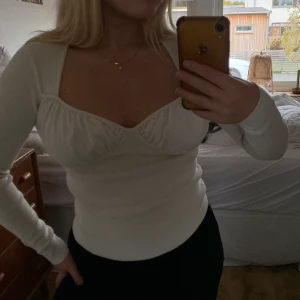 Asos topp - Benvit topp från Asos Använd fåtal gånger - bra skick 