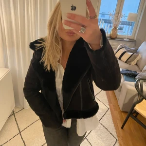 Bikerjacka - Snygg bikerjacka i mockaimitation💗 Bra skick!!