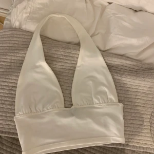 Vit topp - En vit fin topp från H&M!! 💕