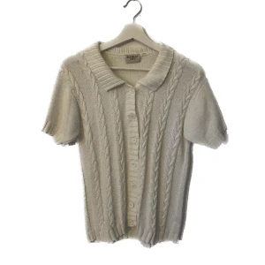 Stickad - Stickad kortärmad tröja med krage🔥