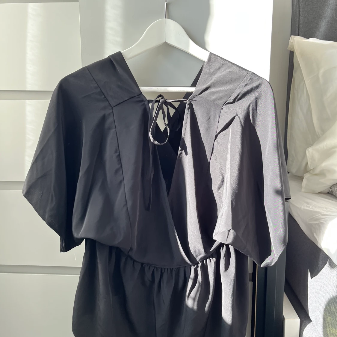 ASOS design svart omlottopp med vida armar  - 90