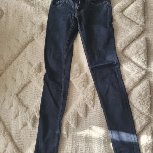 Tiger jeans 26/32 - Fint skick, använda ett fåtal gånger. Slimfit-modell med mycket stretch. Säljs vidare för att de inte passar längre 🥲