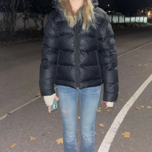 tjock jackw - Säljer min jätte fina jacka frpn helly hansen, storlek s men passar mig på 167. Bra kvalite köpte för 2500