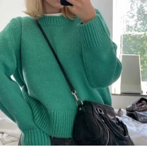 Grön stickad tröja  - Jätte fin grön stickad tröja från Lindex, använd  fåtal gånger❤️ !första bilden är lånad!