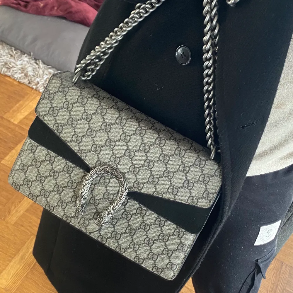Gucci Dionysus-liknande väska i jättefint skick.  Säljs vid bra bud, utropspris 450kr. Väskor.
