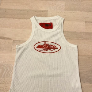 Corteiz Alcatraz Tank Top | Y2K - Corteiz Alcatraz Tank Top, helt ny ds i storlek L, men skulle säga den sitter på alla beroende på hur man vill den ska sitta. Bud från 359: