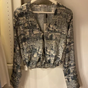 Jätte fin blus  - Mönstrad jätte fin blus, aldrig använt, bra material