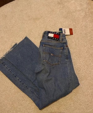 Helt nya Tommy Hilfiger jeans! - Helt nya jeans från Tommy Hilfiger, tags sitter kvar Storlek W24 L28