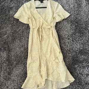 Sommarklänning  - Hej!💖 Säljer min sommarklänning. Storlek XS💖