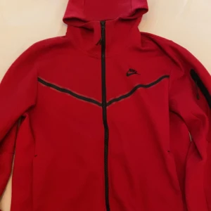 Nike Tech Fleece - Strl M passar L köpt på JD sports för 1300