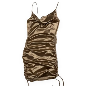 Silkes brun klänning  - Vid övrig information, hittar ni oss på @vintageglam på Instagram