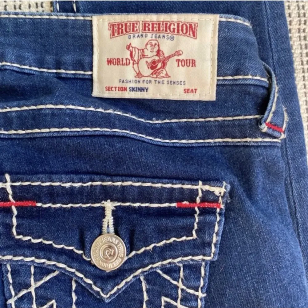 Säljer dessa true religion jeans då dom blivit för tighta för mig! Bra skick och använda fåtal gånger . Jeans & Byxor.