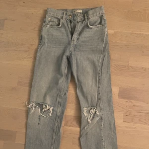 Jeans Gina tricot - Jeans från Gina tricot. Använda endast någon gång. Strl 34