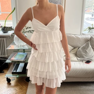 Volang klänning!  - Så snygg sommarklänning som passar perfekt till skolavslutning, student osv❤️