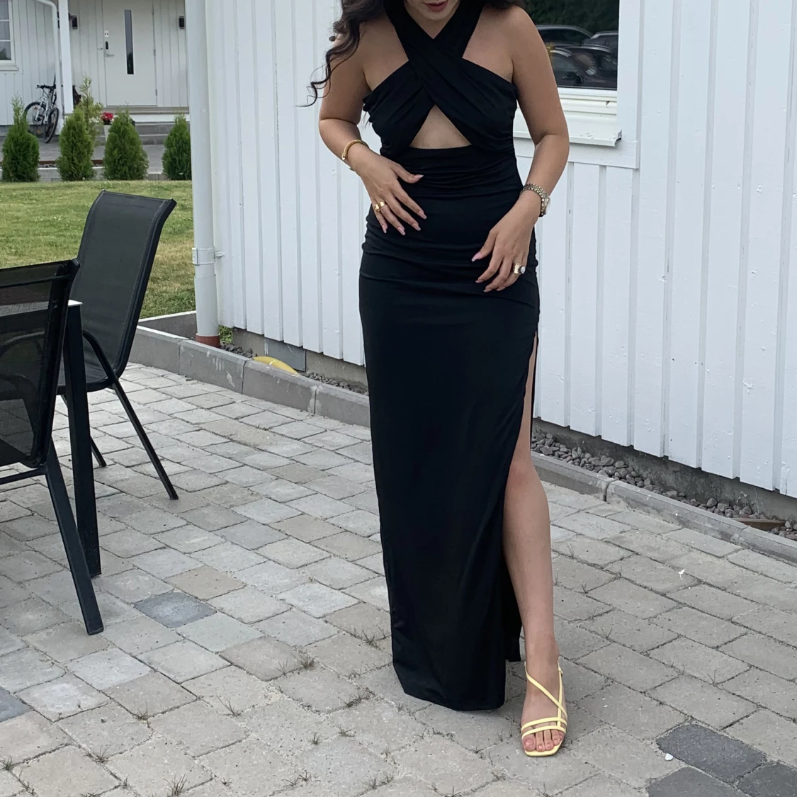 Svart strechig festklänning